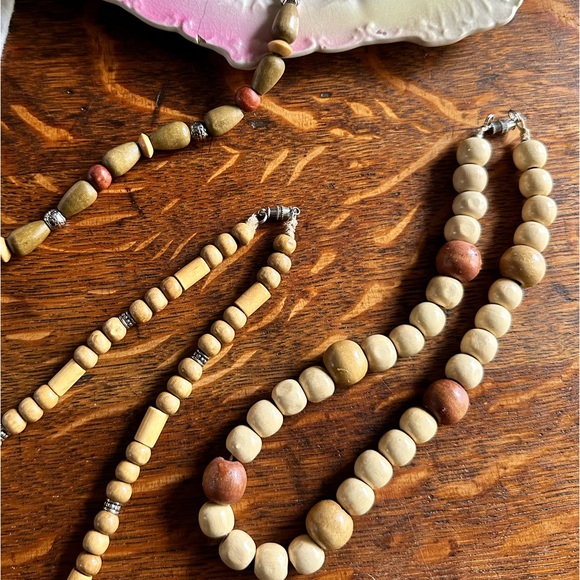 Set of three lightweight chunky wooden bead necklaces twist clasp strung on hemp - Picture 2 of 7